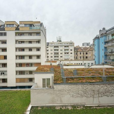 Spacious With Balcony Apartment Vienna Exterior photo